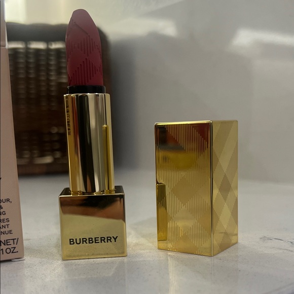 Burberry Kisses Matte Lipstick in deep peach - Picture 3 of 6